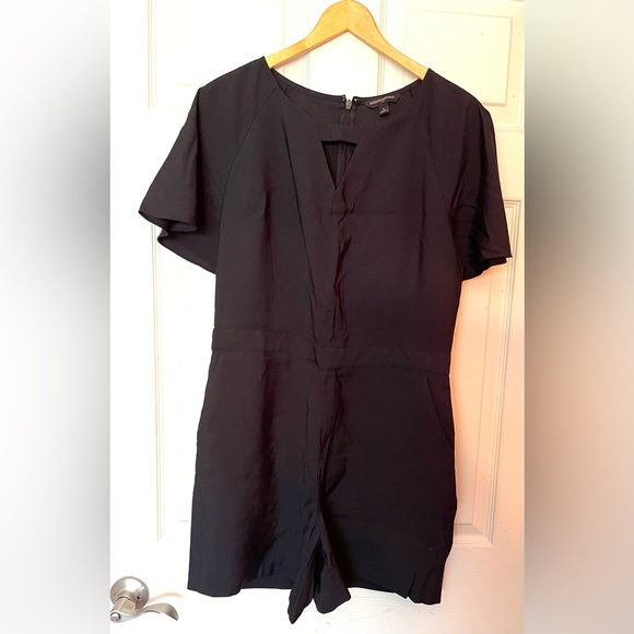 BANANA REPUBLIC Black Romper Keyhole Size 8 - Picture 1 of 2